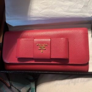 Prada Saffiano Cuir Leather Trifold Wallet